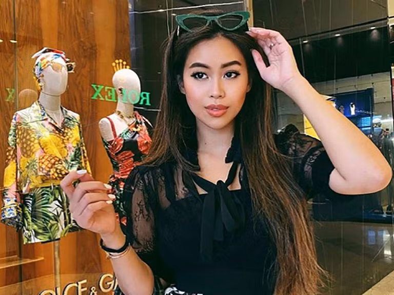 Ngoài ra, rich kid Tiên Nguyễn cực mê style trang điểm tone Tây nên thường xuất hiện với gương mặt được makeup đậm đà, chỉn chu.