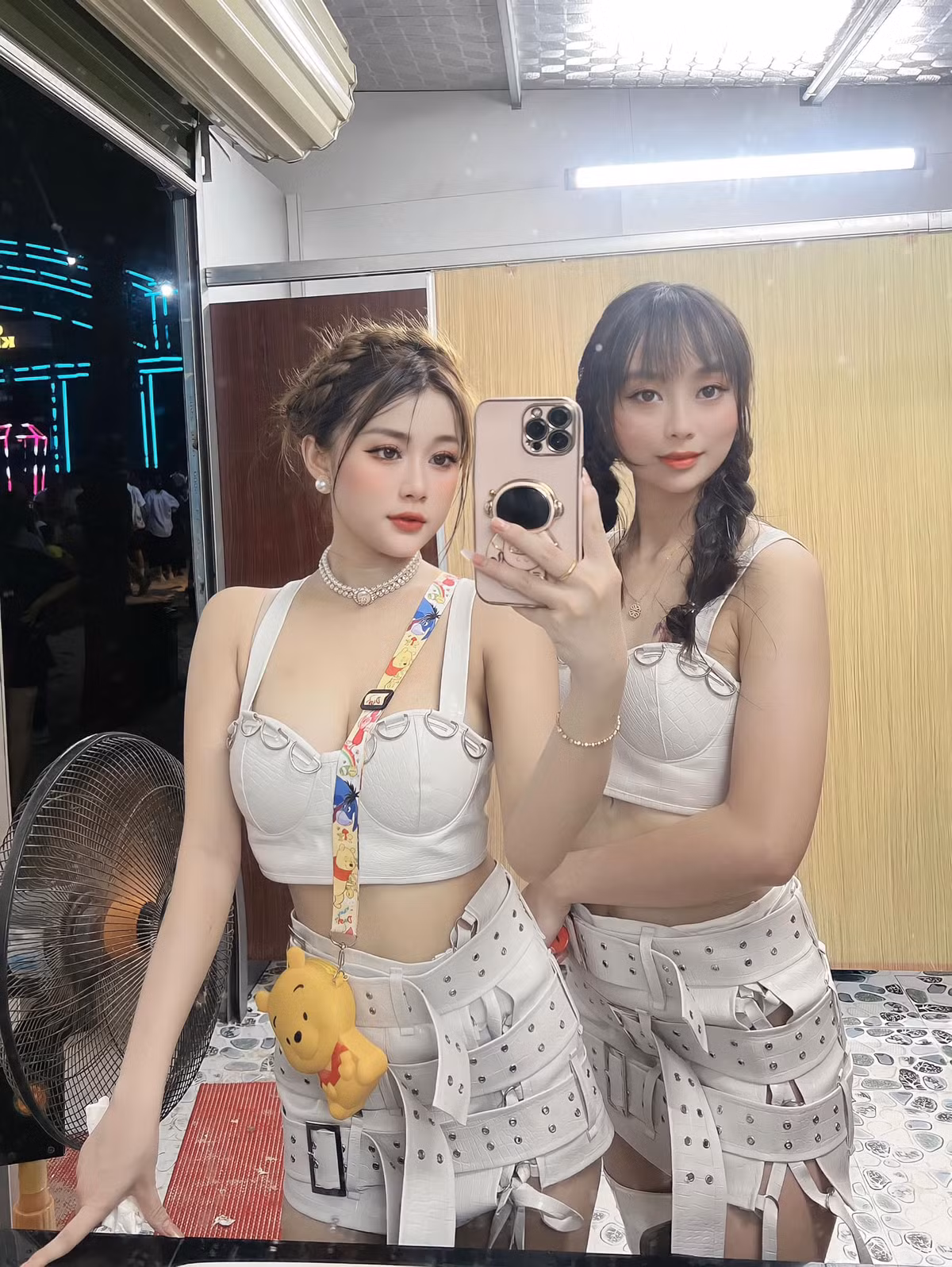 Được biết, Quỳnh Nga sinh năm 2001, quê ở Bắc Giang, bước chân vào nghề vũ công khoảng hơn 1 năm nay.
