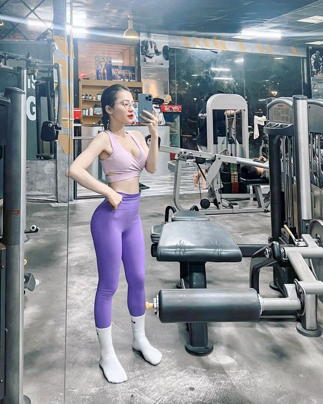 Để có thể biến đổi nhiều phong cách khác nhau, Ngân Nguyễn luôn chú trọng giữ gìn vóc dáng với body nuột nà.