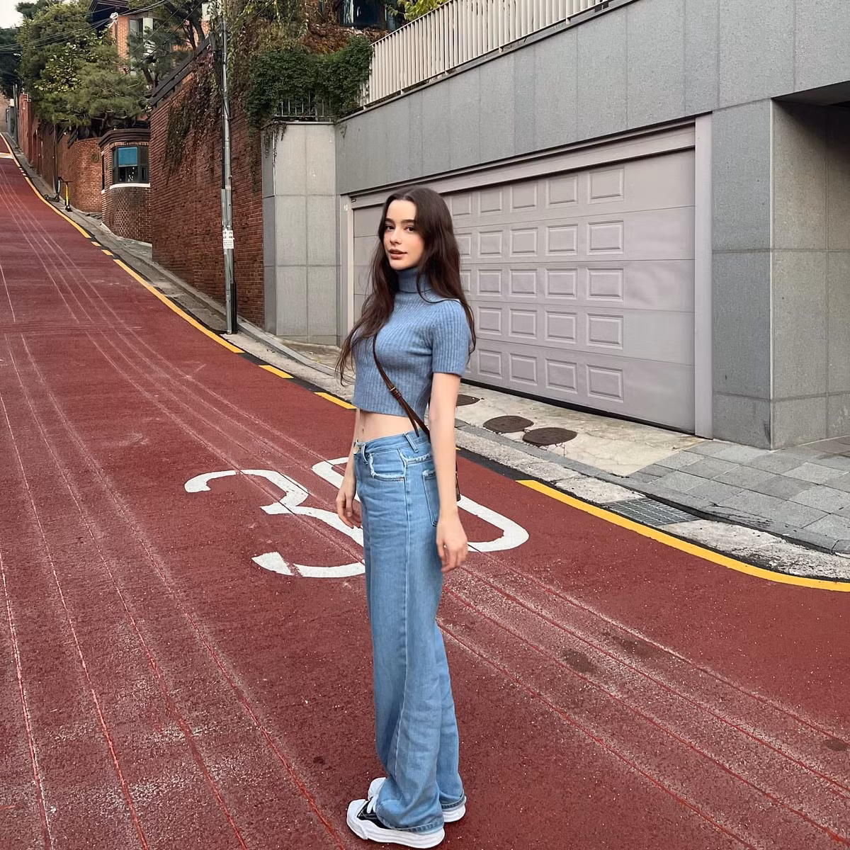 Trong một bài báo hiếm hoi về cô trên trang GQ, tác giả tiết lộ Dasha Taran đam mê vẽ tranh từ nhỏ và rất có năng khiếu trong lĩnh vực hội họa.