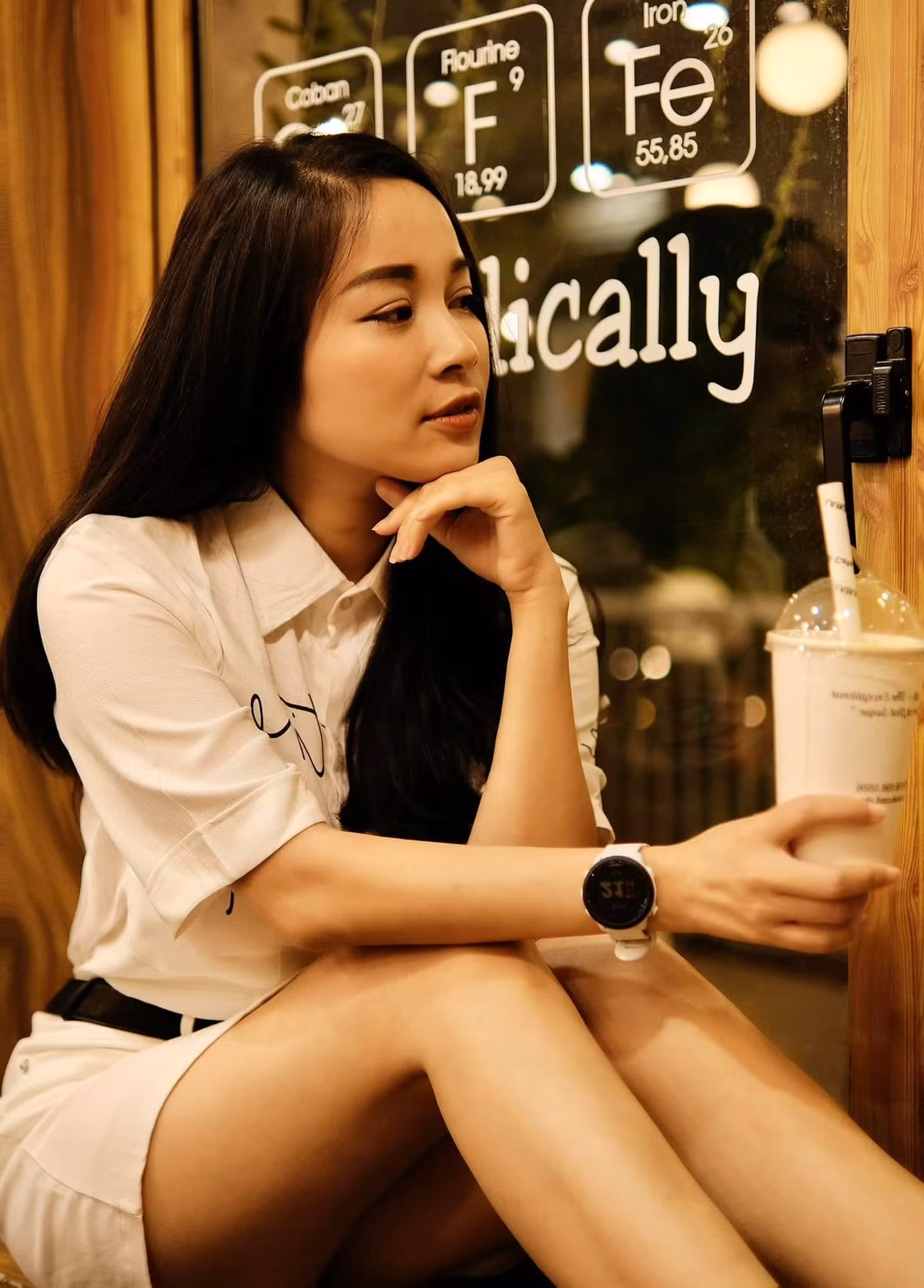 Không chỉ khoe nhà, Minh Hương cũng trổ tài vào bếp, nấu những món ngon đãi ông xã và người thân.
