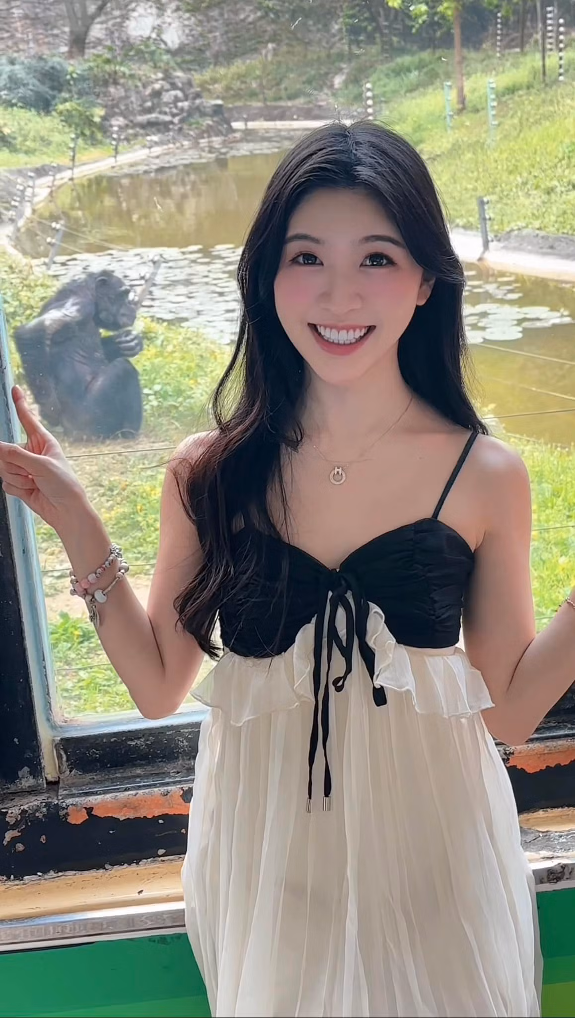 Angela Chong có đời tư khá trong sạch, luôn duy trì hình tượng lành mạnh, do đó càng được người người mến mộ.