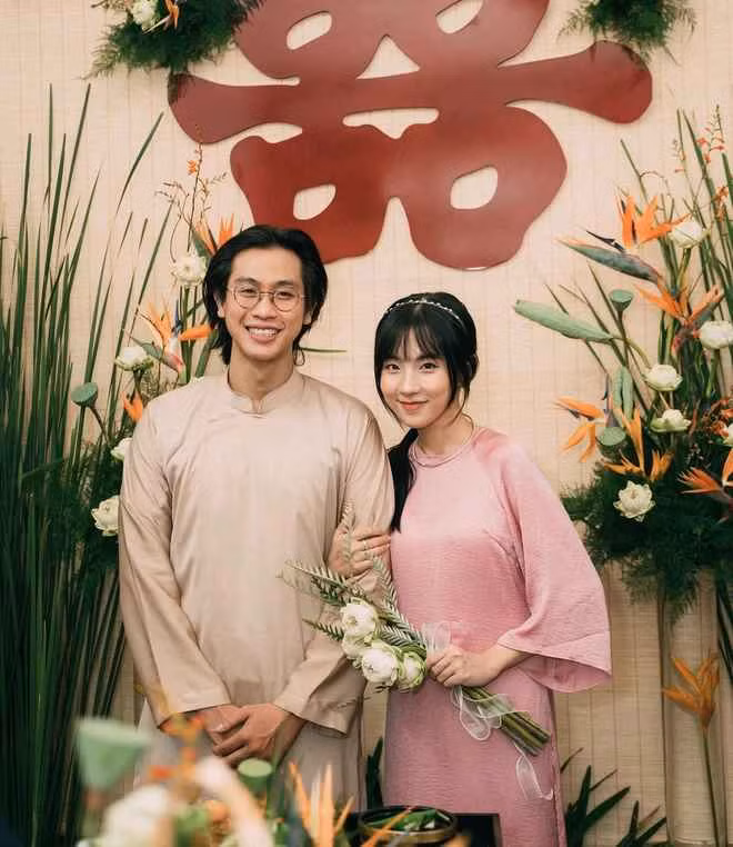 Bẵng đi 3 - 4 tháng, Minh vẫn chỉ là “người theo dõi” trang cá nhân của Hà. Thấy bài đăng của Hà nổi lên newfeed, anh phát hiện ra cô vẫn chưa đồng ý kết bạn.