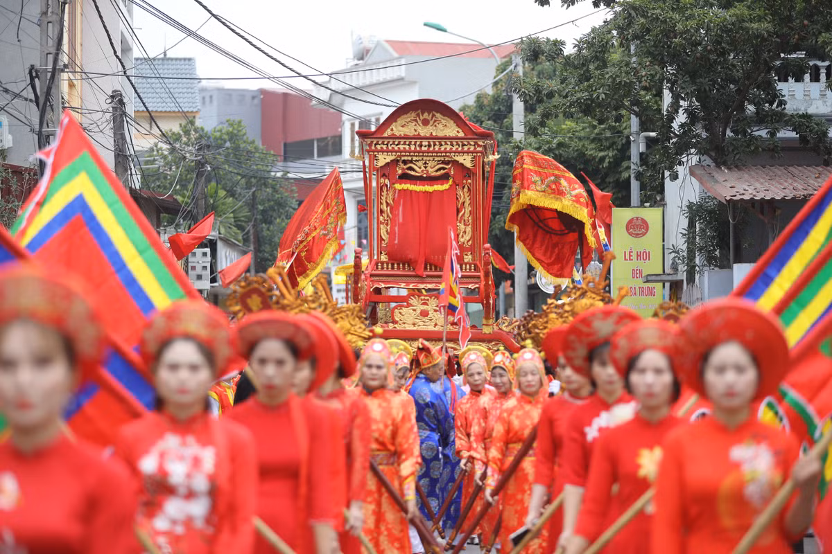 Sau khi Hai Bà mất, nhân dân huyện Mê Linh đã lập đền thờ để tỏ lòng tri ân và tôn kính đối với Hai Bà Trưng cùng lục bộ chư tướng, cầu mong Hai Bà phù hộ độ trì cho Quốc thái dân an.