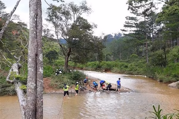 Dan mang tiec thuong nam VDV marathon bi lu cuon troi tai Lam Dong-Hinh-2