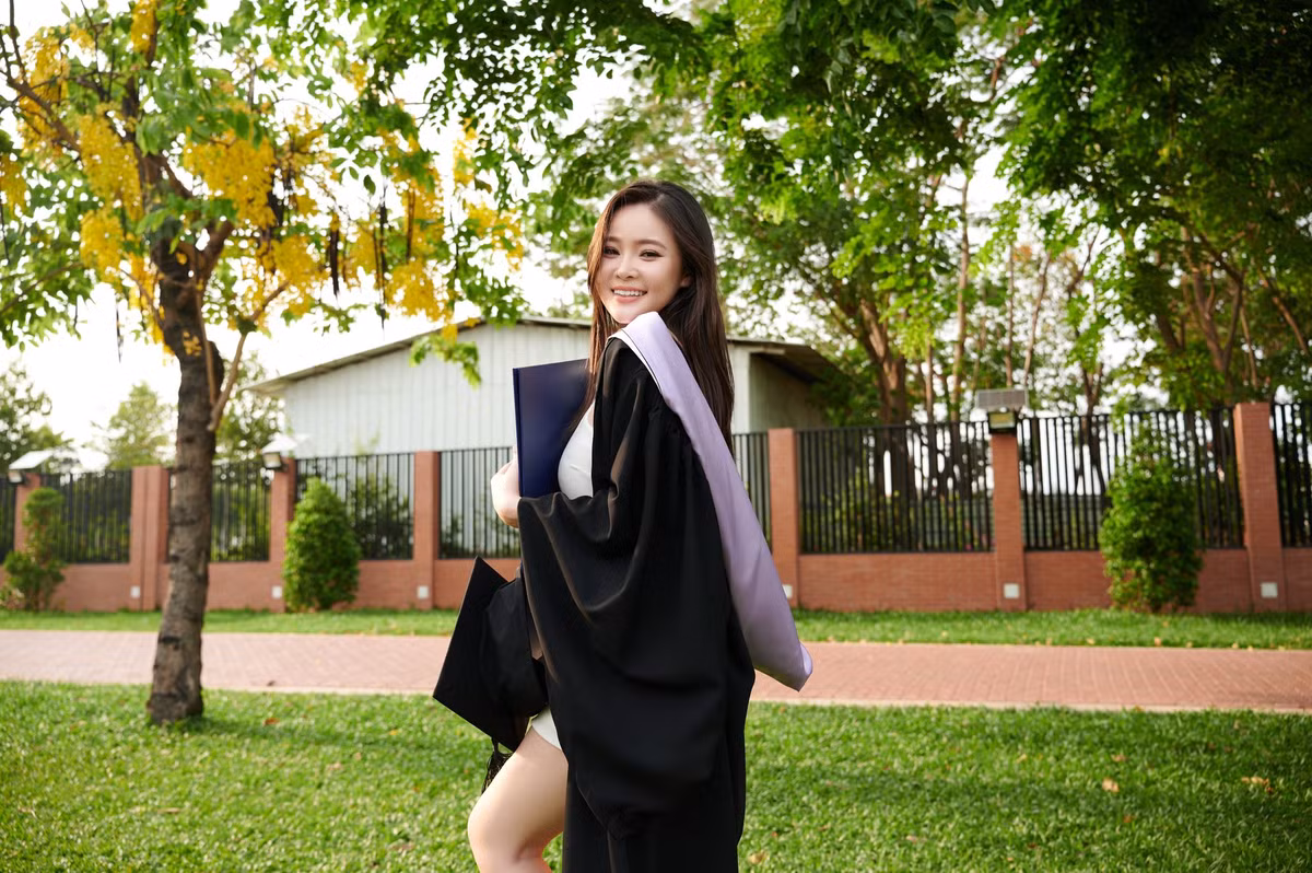 Dưới bài đăng của Thảo Nguyên, nhiều netizen đã vào chúc mừng người đẹp và tò mò về công việc tương lai của cô nàng.