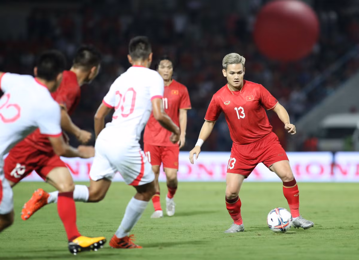 Doi tuyen Viet Nam thang nhe Hong Kong ngay ra mat HLV Troussier-Hinh-6