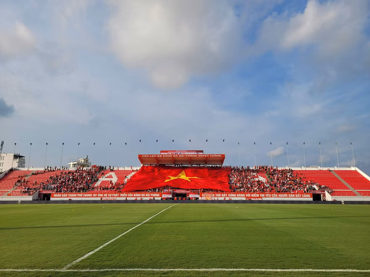 Doi tuyen Viet Nam thang nhe Hong Kong ngay ra mat HLV Troussier-Hinh-15