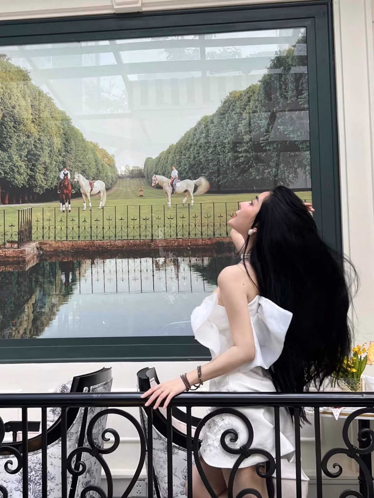Trẻ tuổi, có ngoại hình thu hút nhưng lại không khoa trương về bản thân, Võ Ngọc Trân ghi điểm cộng trong mắt dân tình, ngày càng được nhiều người mến mộ.