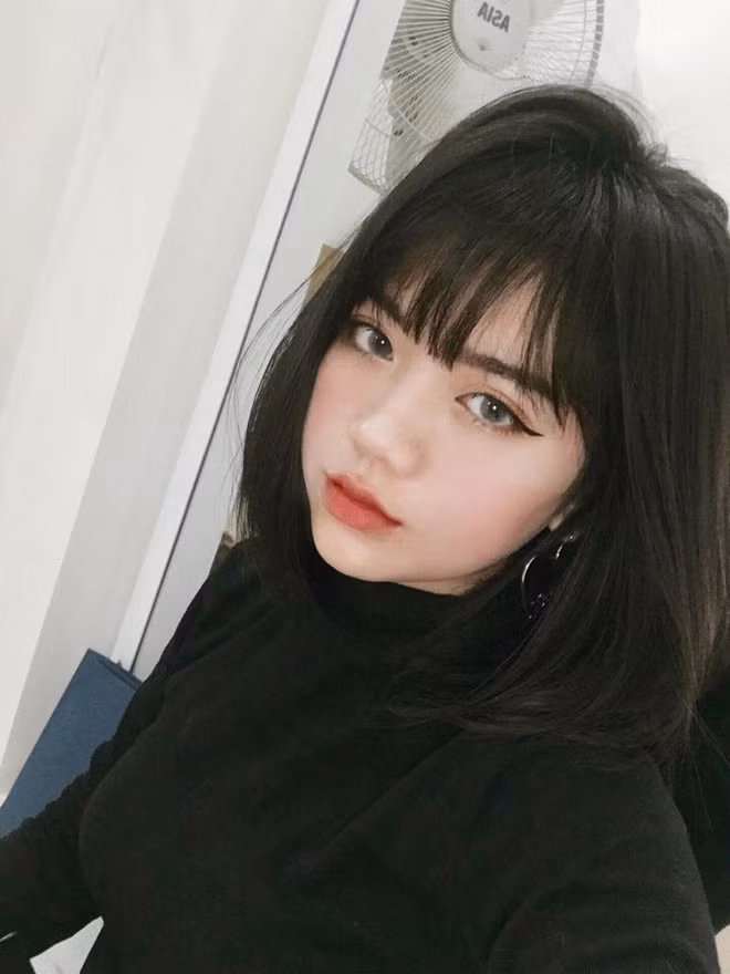 Chẳng thua kém đàn chị, cô nàng Bảo Hân Helia cũng sở hữu vóc dáng rất gì và này nọ.
