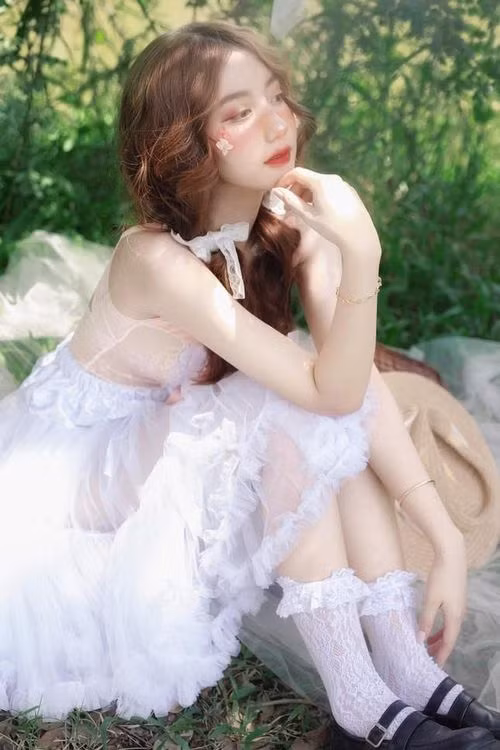 Qua đó, cô bạn đã học được nhiều điều hay, không chỉ giúp Quyên trong công việc mẫu ảnh, mà còn cả trong đời sống hàng ngày.