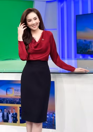 Nói về công cuộc rèn luyện vóc dáng, Mai Ngọc cho biết: "Mỗi ngày tôi dậy từ 6h sáng, tập thể dục 60 phút rồi đi làm. Những ngày nghỉ, tôi tập gym và chơi golf miệt mài suốt 5 tiếng không biết mệt mỏi".