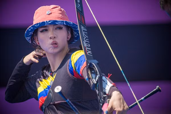 Sở hữu gương mặt xinh đẹp cùng làn da trắng mịn, nữ VĐV bắn cung 21 tuổi luôn làm tâm điểm thu hút mọi ánh nhìn mỗi khi cô ra sân thi đấu.