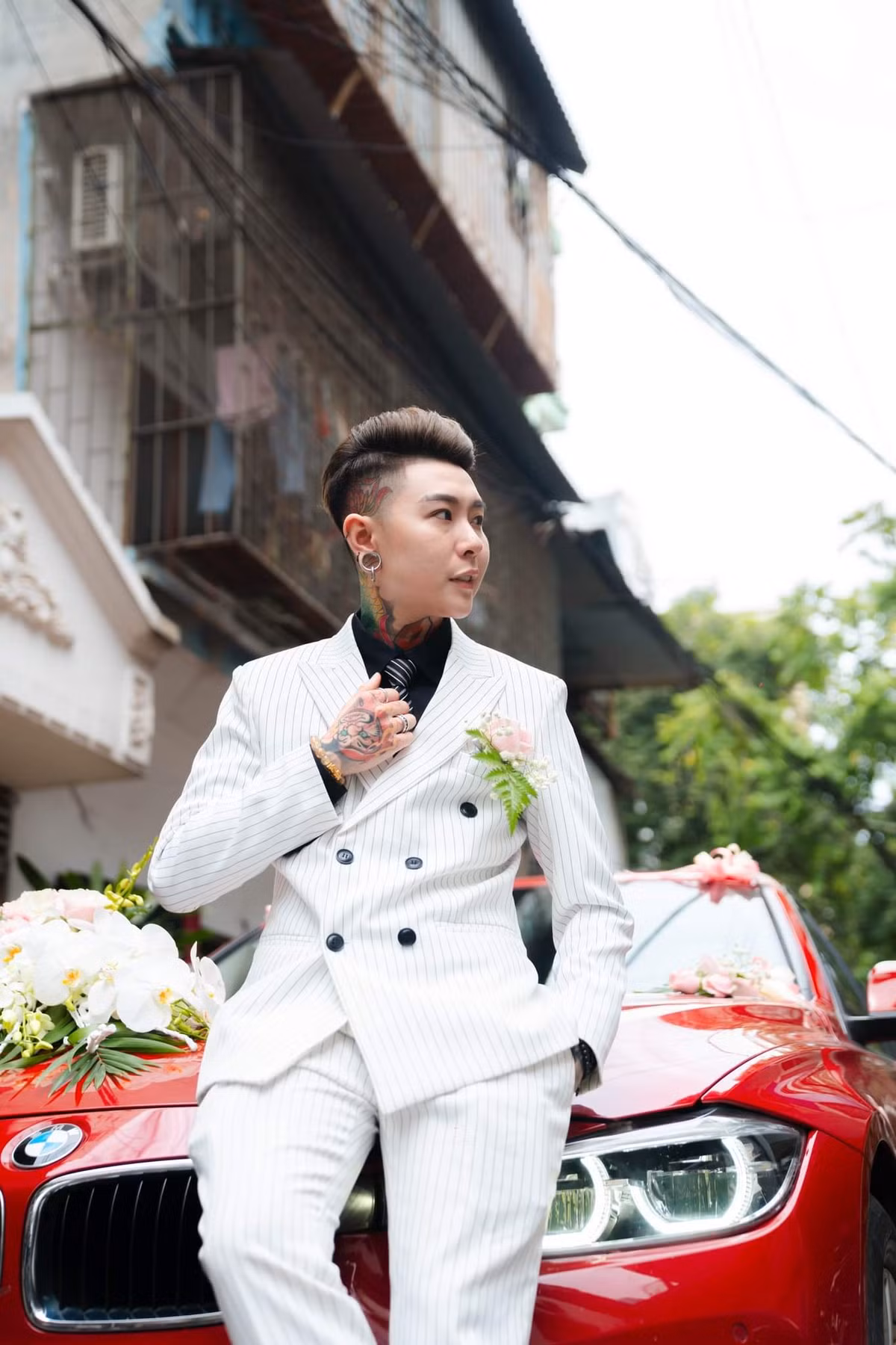 Cách đây hơn 2 năm, KimX và Chang tình cờ gặp nhau vào một buổi tối, tại nơi nữ DJ làm việc. Chỉ sau 2 câu nói bắt chuyện, cặp đôi đã bị quyến rũ bởi sức hút đặc biệt của đối phương.