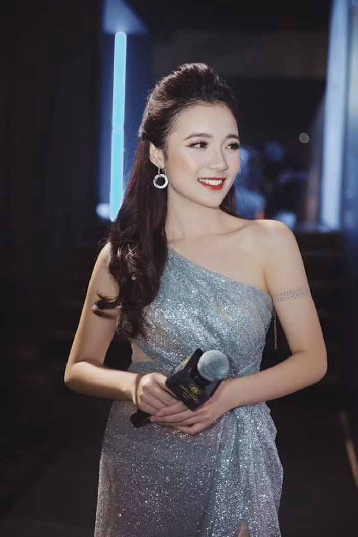 Còn ở ngoài đời thường, Phương Thảo là một cô gái theo phong cách trẻ trung, năng động.