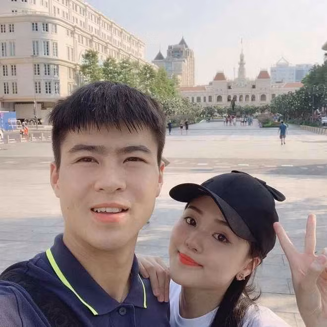 Trên trang cá nhân của mình, cả Duy Mạnh và Quỳnh Anh thường xuyên đăng tải hình ảnh về con trai và cuộc sống hôn nhân hạnh phúc.