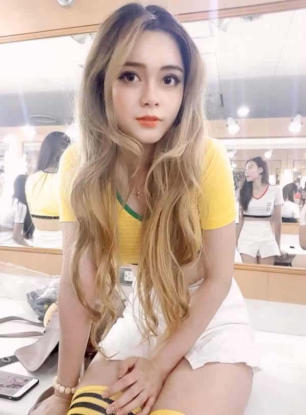 Phần chia sẻ hồn nhiên của Diệp Anh đã nhận lại phản ứng gay gắt từ người hâm mộ bóng đá bởi năm 1977, Pele đã giải nghệ. Do đó, hoàn toàn không có chuyện Pele chính là tuổi thơ của gái xinh 9x.