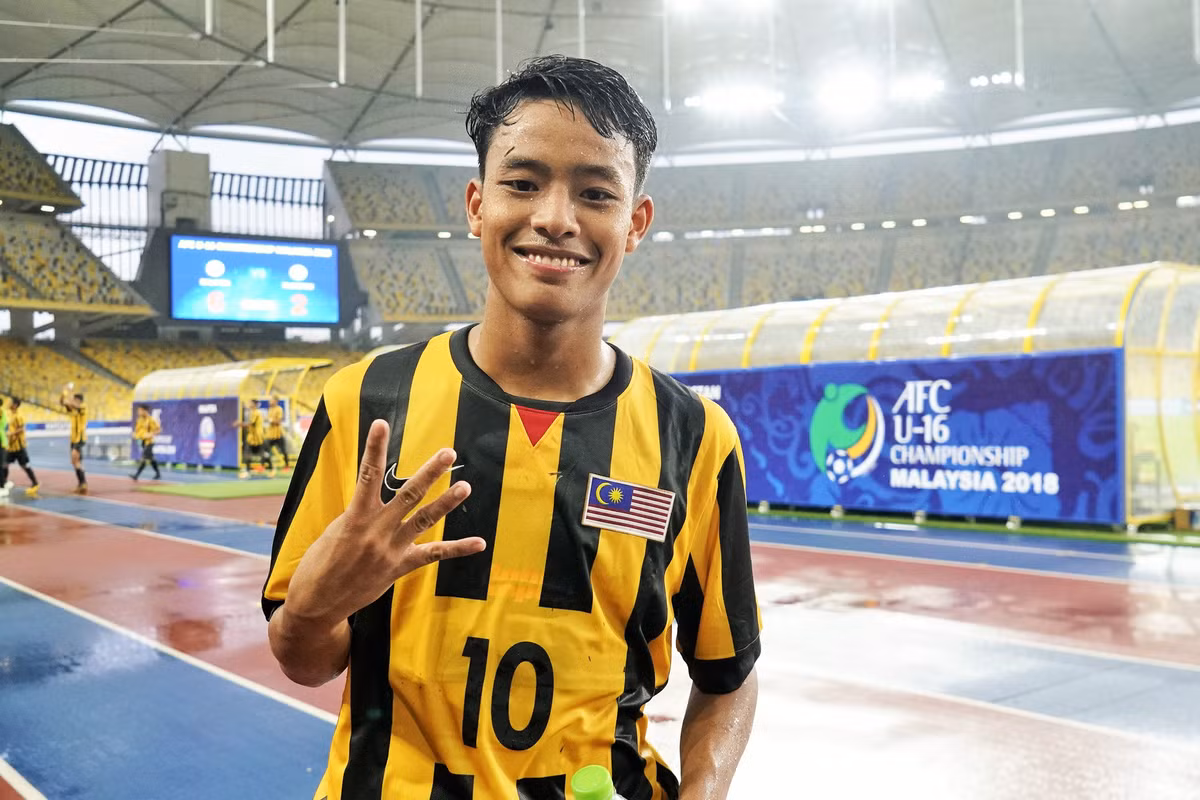 Ở trận gặp U23 Lào, Luqman suýt khóc sau khi giải cơn khát bàn thắng trong màu áo Malaysia. Trước đó, lần gần nhất tiền đạo mang áo số 10 nổ súng trong màu áo các ĐTQG là vào tháng 11/2019. Với một tiền đạo, chuỗi khô hạn bàn thắng gần 2 năm mang đến nhiều nỗi thất vọng.