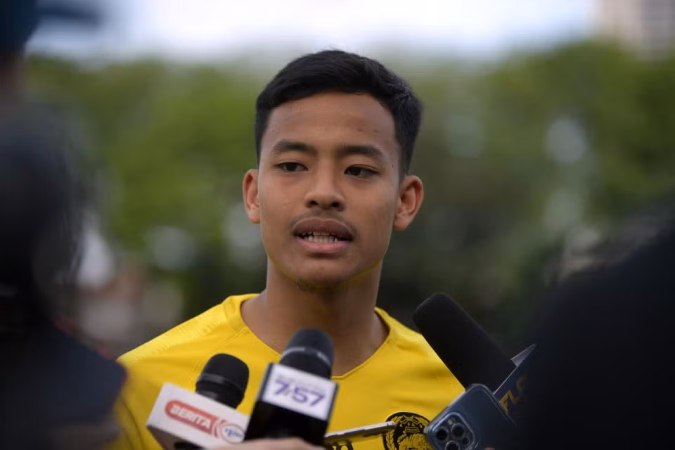Người hâm mộ và truyền thông Malaysia không kỳ vọng quá nhiều vào đội U23 ở SEA Games 31. Tuy nhiên, Luqman lại nghĩ khác. "Tôi vẫn chưa hài lòng với các màn trình diễn của mình trước Lào hay Thái Lan", chân sút 20 tuổi chia sẻ. "Chúng tôi muốn thắng tất cả trận đấu ở SEA Games và giành huy chương vàng".