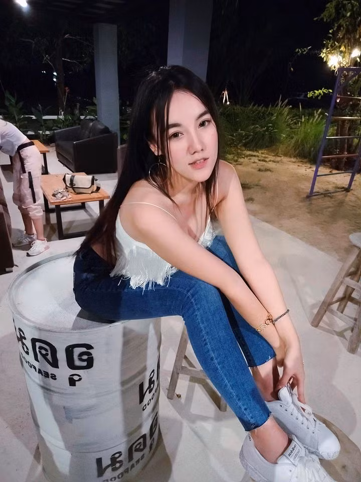 Đánh giá về kĩ năng chơi nữ streamer game Liên Quân June Ratchasin, nhiều dân mạng để lại nhận xét rằng cô nàng có thể chơi đa dạng rất nhiều tướng sát thủ, xạ thủ với thông số khá cao.