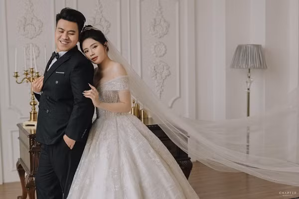 Người hâm mộ bày tỏ sự bất ngờ khi bị lừa, “bé Tiến hóa nàng tiên” lúc nào không hay.