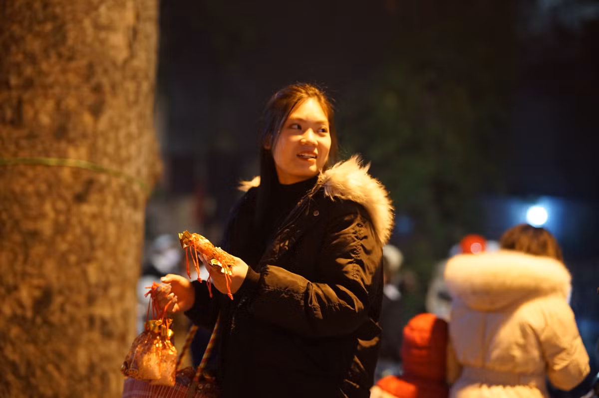 Những túi lộc may mắn đầu năm là vật mà nhiều người chọn mua tại các của chùa.