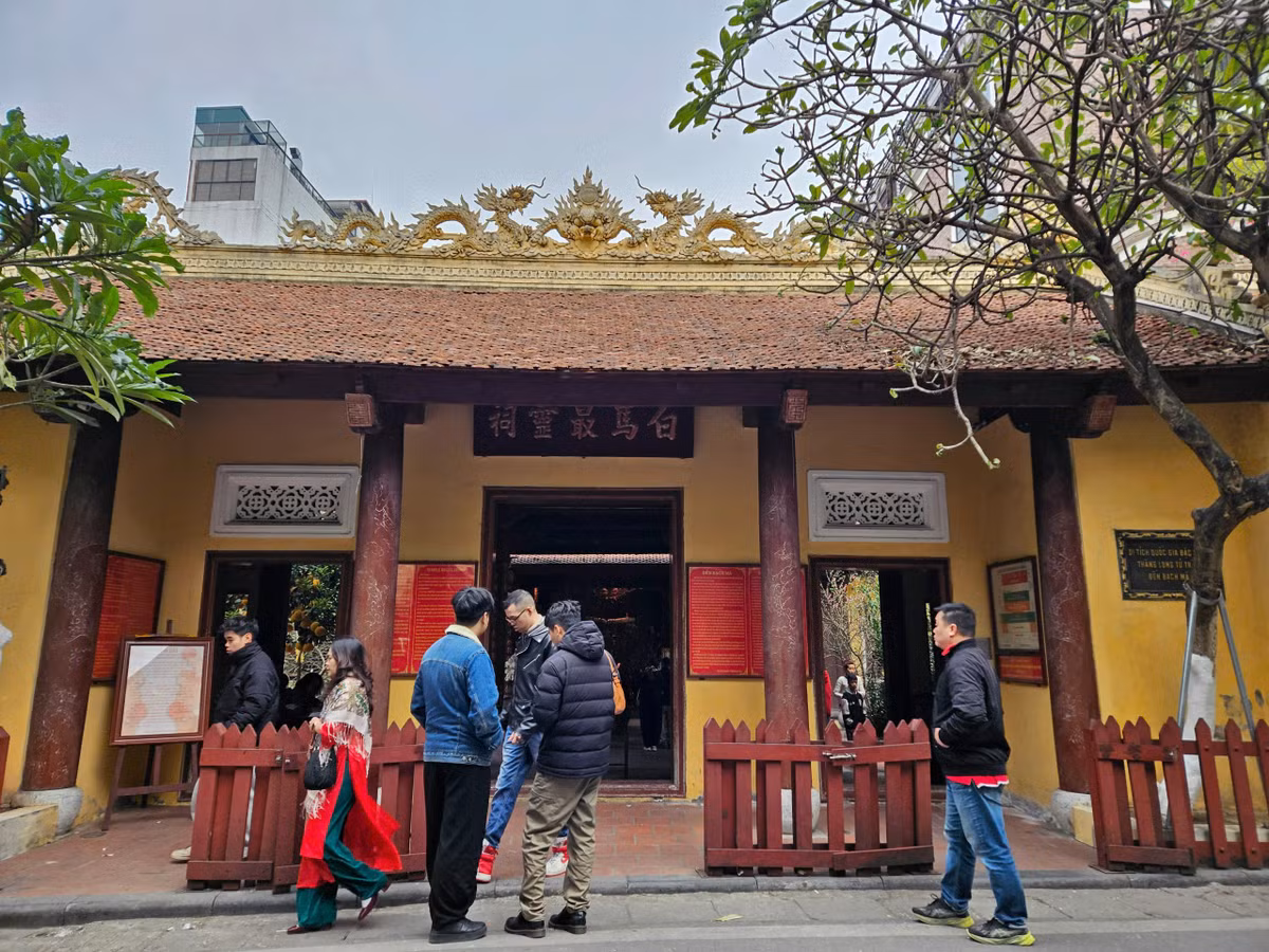 Mỗi dịp Tết đến Xuân về, người dân đi lễ chùa đầu năm, cầu những điều tốt đẹp trong năm mới.
