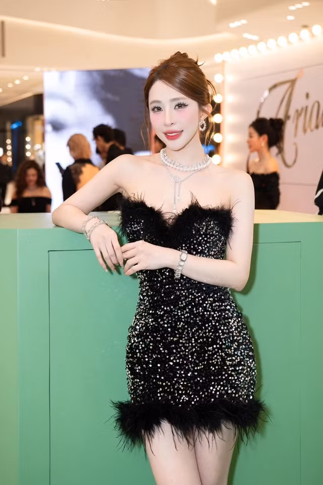 Nàng Miss Audition 2006 nhanh chóng trở thành gương mặt sáng giá trong các cuộc bình chọn, đặc biệt là nhờ vào sự nổi bật trong các bức ảnh và video.