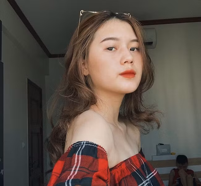 Những hình ảnh "nhắng nhít" được đôi trẻ chia sẻ trên mạng xã hội. Yêu nhau thầm lặng, lâu bền, Thành Chung - Tố Uyên là cặp cầu thủ - WAGs nhận được nhiều sự ngưỡng mộ của dân mạng.