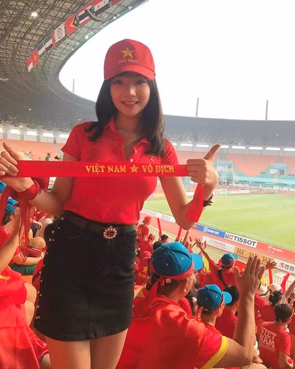 Năm 2018, Phan Thị Thuỷ Tiên bất ngờ nổi tiếng và được đài truyền hình SBS của Hàn Quốc liên tục đưa tin rầm rộ. Cụ thể, cô nàng xuất hiện trong trận bán kết giữa U23 Việt Nam gặp tuyển Hàn Quốc tại ASIAD 2018.