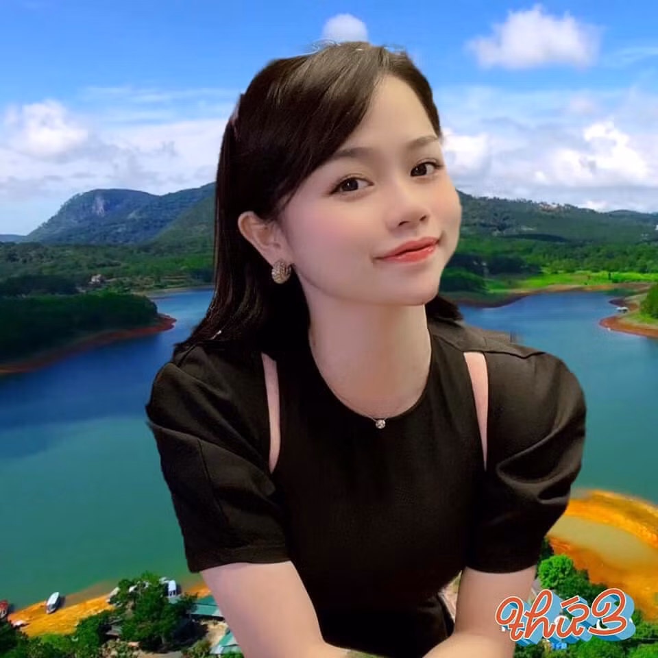 Người thì tặng tác phẩm với chữ "Xóa" to đùng trong ảnh, người dùng bút trắng vẽ thành những hình thù kì quái che đi "người thừa" trong hình.