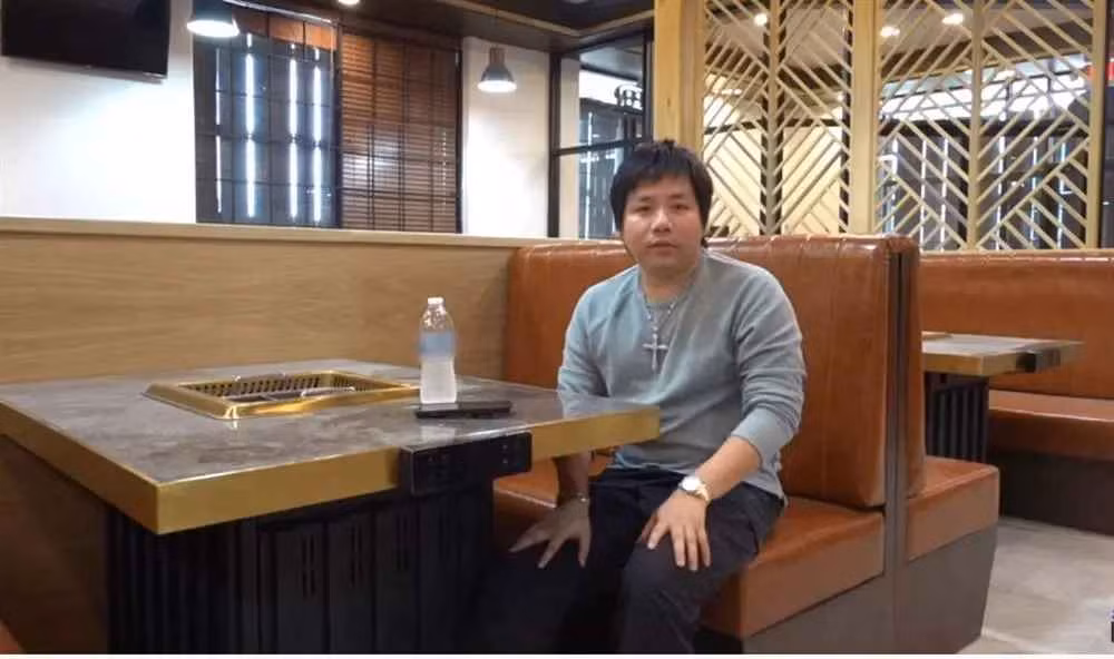 Sau gần 1 tháng im hơi lặng tiếng, ít giờ trước Khoa Pug chia sẻ clip mới trên kênh YouTube có gần 5 triệu follower.