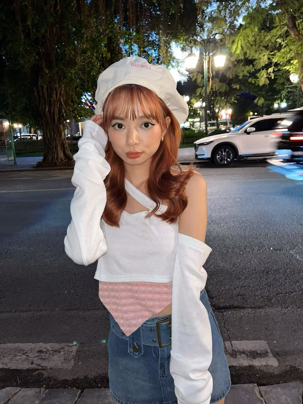 Sở hữu số đo 3 vòng nóng bỏng cùng thân hình cân đối, "chuẩn không cần chỉnh", Kim Chi luôn khiến các fan đặc biệt là fan nam phải 'mắt tròn mắt dẹt' trước sức hấp dẫn của mình.