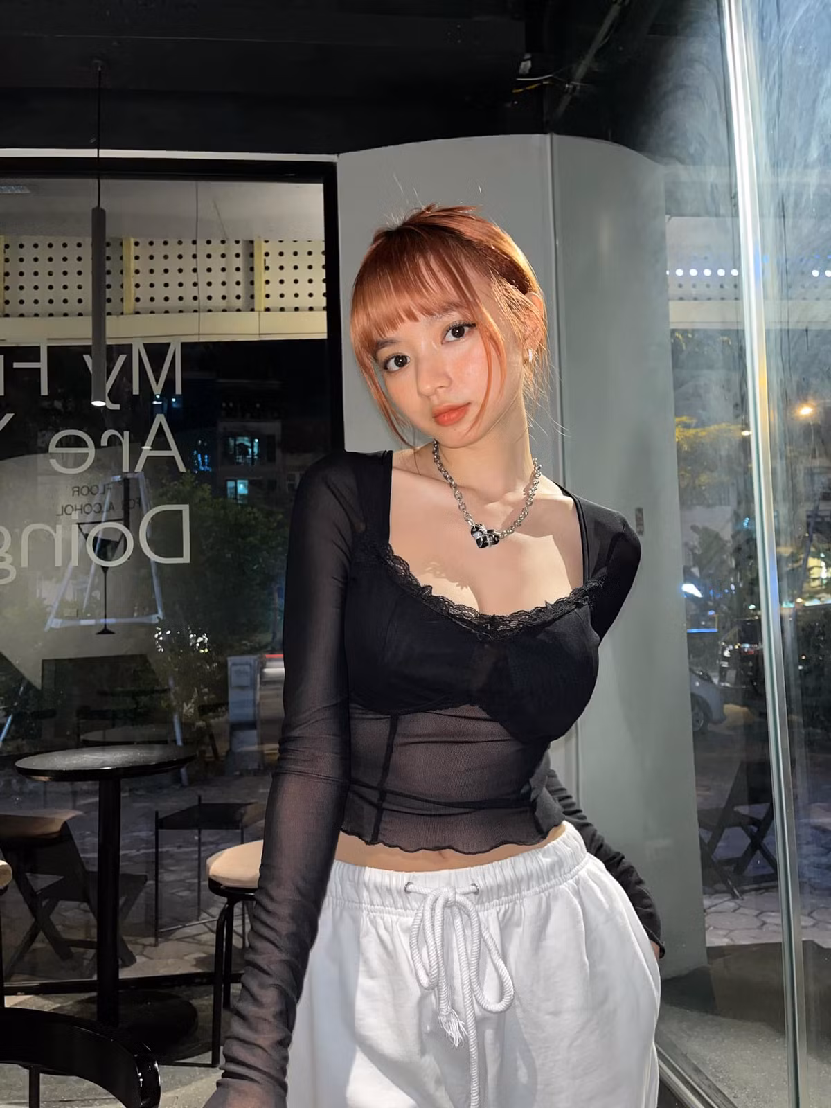 Kim Chi cho biết: "Mình thích chụp ảnh và có thể biến hoá nhiều phong cách khác nhau. Mình thích nhất là phong cách sexy vì nó hợp với con người mình. Không phải cứ ăn mặc hở hang hay khoe khoang là sexy. Nó phải thể hiện trong phong cách, ngôn ngữ cơ thể cơ. Mình cũng cố gắng để không bị đánh giá là phản cảm quá đà".
