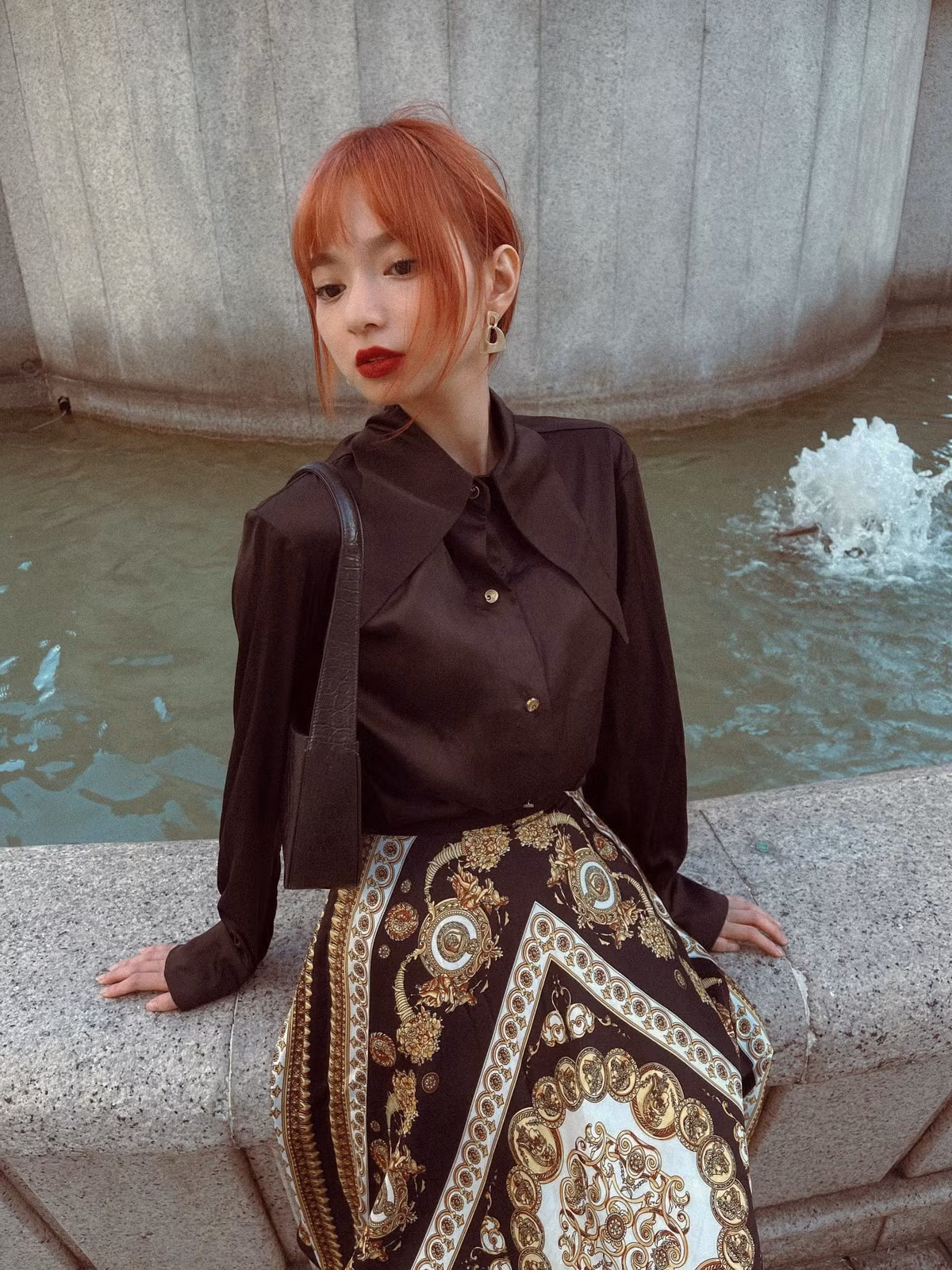 Sở hữu khuôn mặt với những đường nét khá sắc sảo nên Kim Chi còn hay nhận được những câu hỏi như "Đã tiêm má à", "Nâng mũi ở đâu vậy". Cô bạn khẳng định mình 100% tự nhiên và cũng chưa có ý định dao kéo gì.