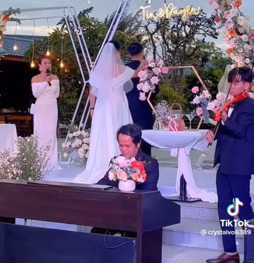 Chủ nhân bài đăng chia sẻ: "Hai vợ chồng từ Mỹ về đám cưới bạn thân, ông xã em đã troll chú rể và cũng là món quà bất ngờ cho chú rể. Mong hai bạn mãi hạnh phúc".