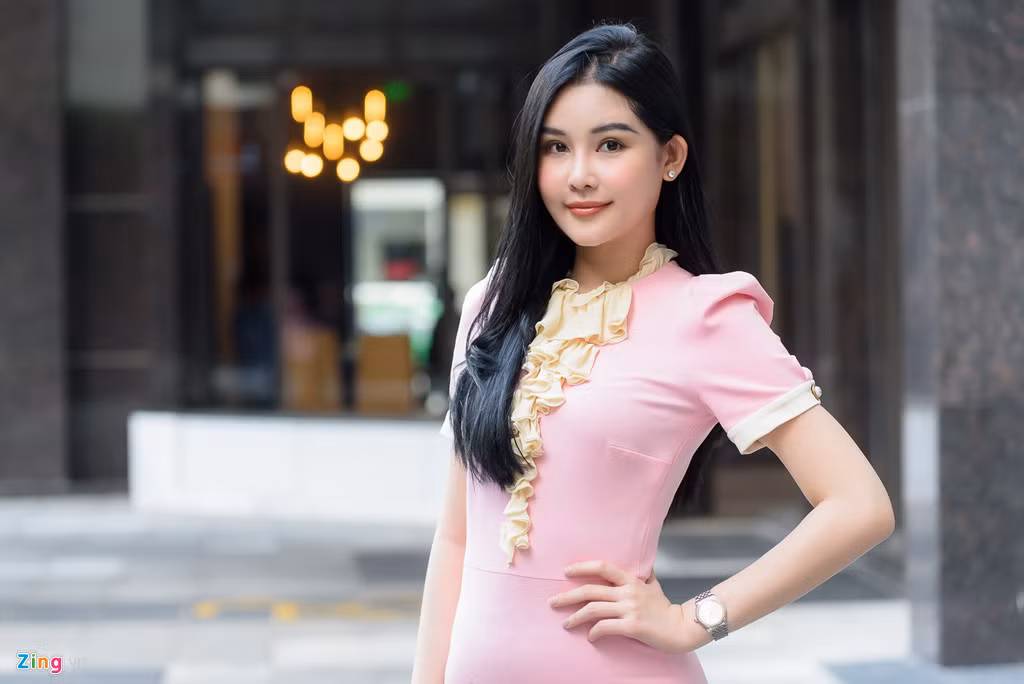 Không chỉ là một giảng viên, Lê Âu Ngân Anh còn mới đảm nhiệm thêm 1 vai trò khác là MC đài truyền hình.