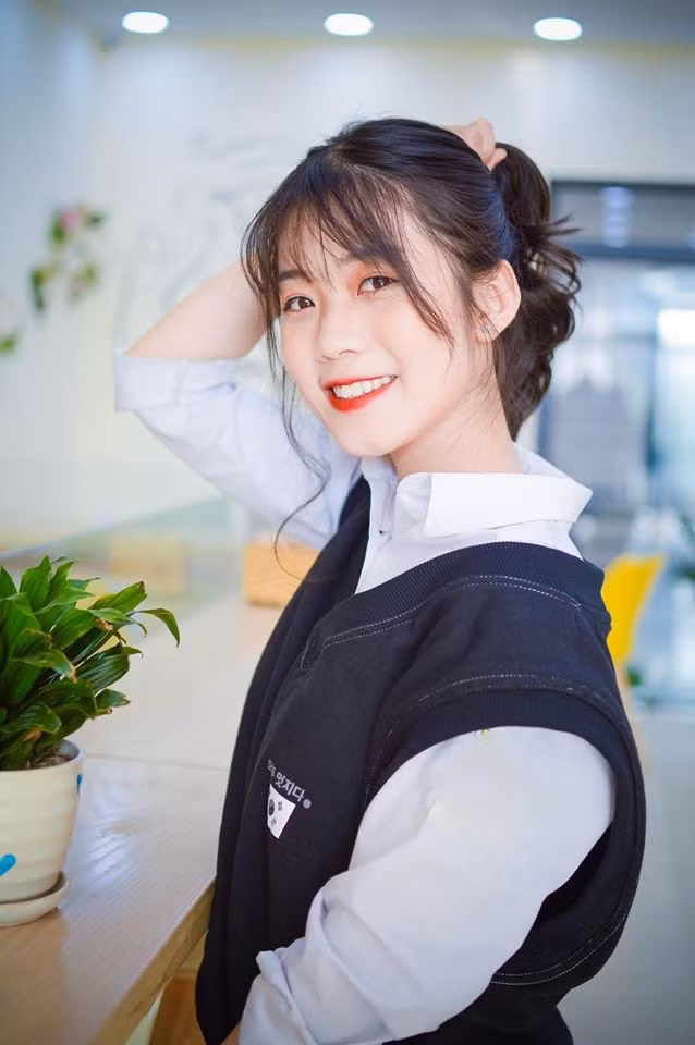 Mặt xinh, dáng đẹp, cười duyên lại nhảy giỏi, Mai Phương chính là lý do khiến biết bao chàng trai thi nhau đòi chuyển trường sang Đại học FTU.