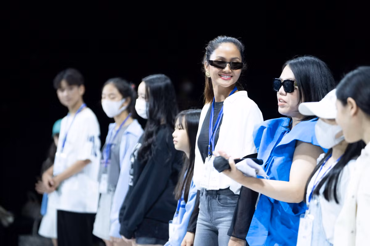H’Hen Nie ca tinh tai Tuan le thoi trang Quoc te Viet Nam 2022-Hinh-3