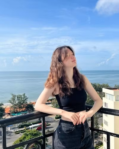Nhan sắc tuổi 18 của em gái hot nhất làng bóng đá Việt