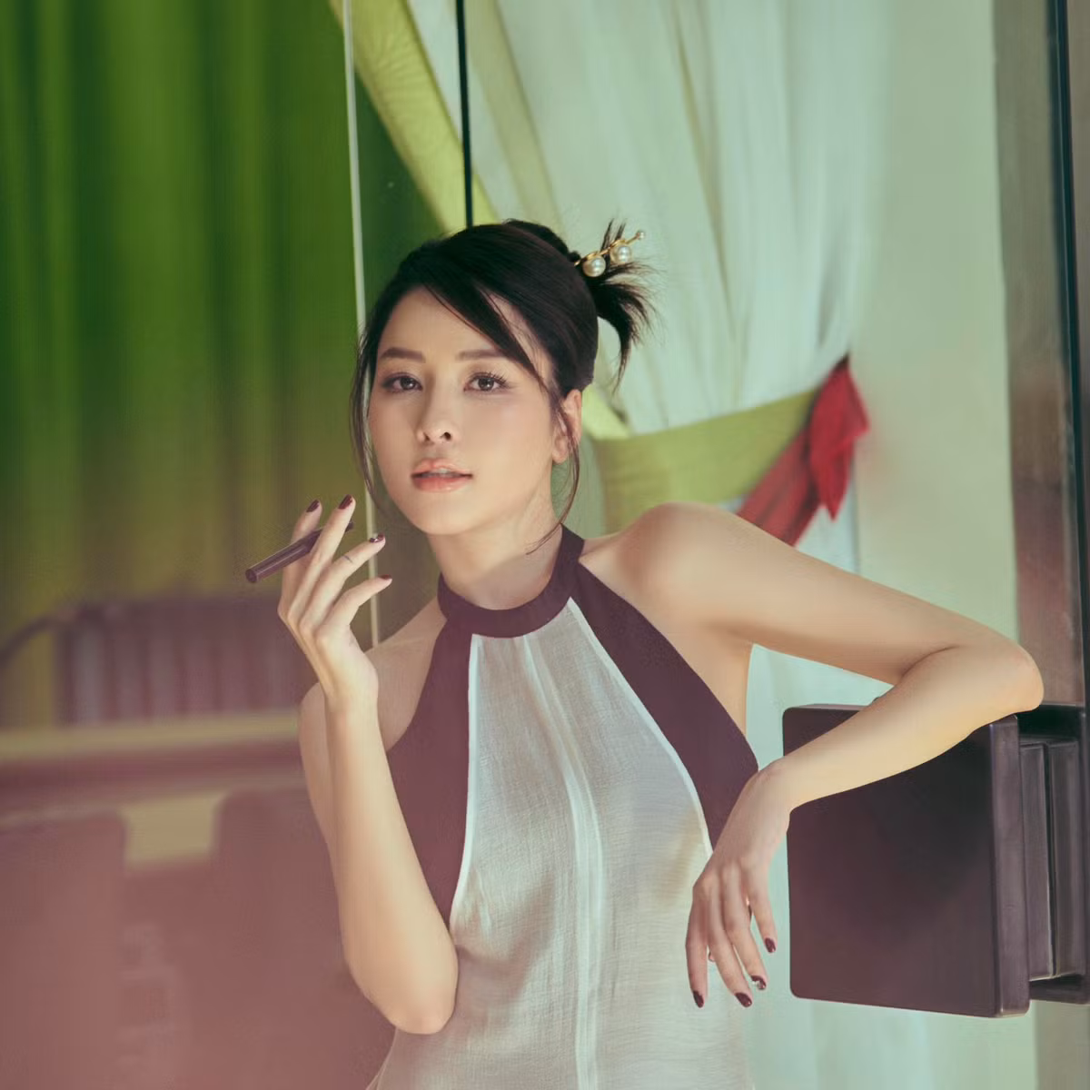 Hiện Trâm Anh đã chuyển hẳn vào TP HCM để sinh sống và làm việc. Dù không còn tham gia vào nghệ thuật và giải trí nhưng trang cá nhân của cô nàng vẫn thu hút được sự chú ý của nhiều người.