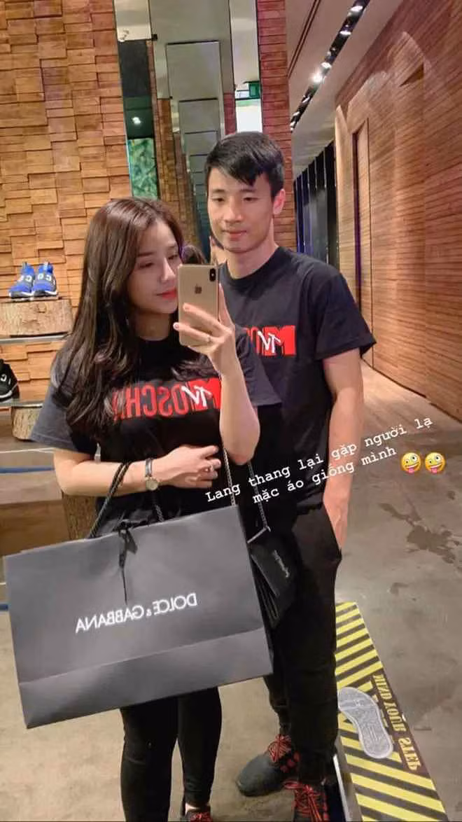 Bùi Tiến Dũng từng chia sẻ: "Nhiều người bảo tôi lấy vợ giàu, chuột sa chĩnh gạo nhưng nói thật, vợ chồng gặp nhau là cái duyên. Có hợp nhau, lấy nhau không là một chặng đường rất dài nữa. Vật chất sẽ chẳng là gì nếu hai người suốt ngày cãi vã, cuộc sống lúc ấy mệt mỏi lắm. Tôi khẳng định vợ tôi không phải tiểu thư đài các. Linh có thể làm được tất cả mọi việc từ nội trợ, chăm con, kinh doanh… Tôi tự hào vì có “bạn chung giường” giỏi giang như thế và chúng tôi có thể độc lập hoàn toàn về tài chính”.