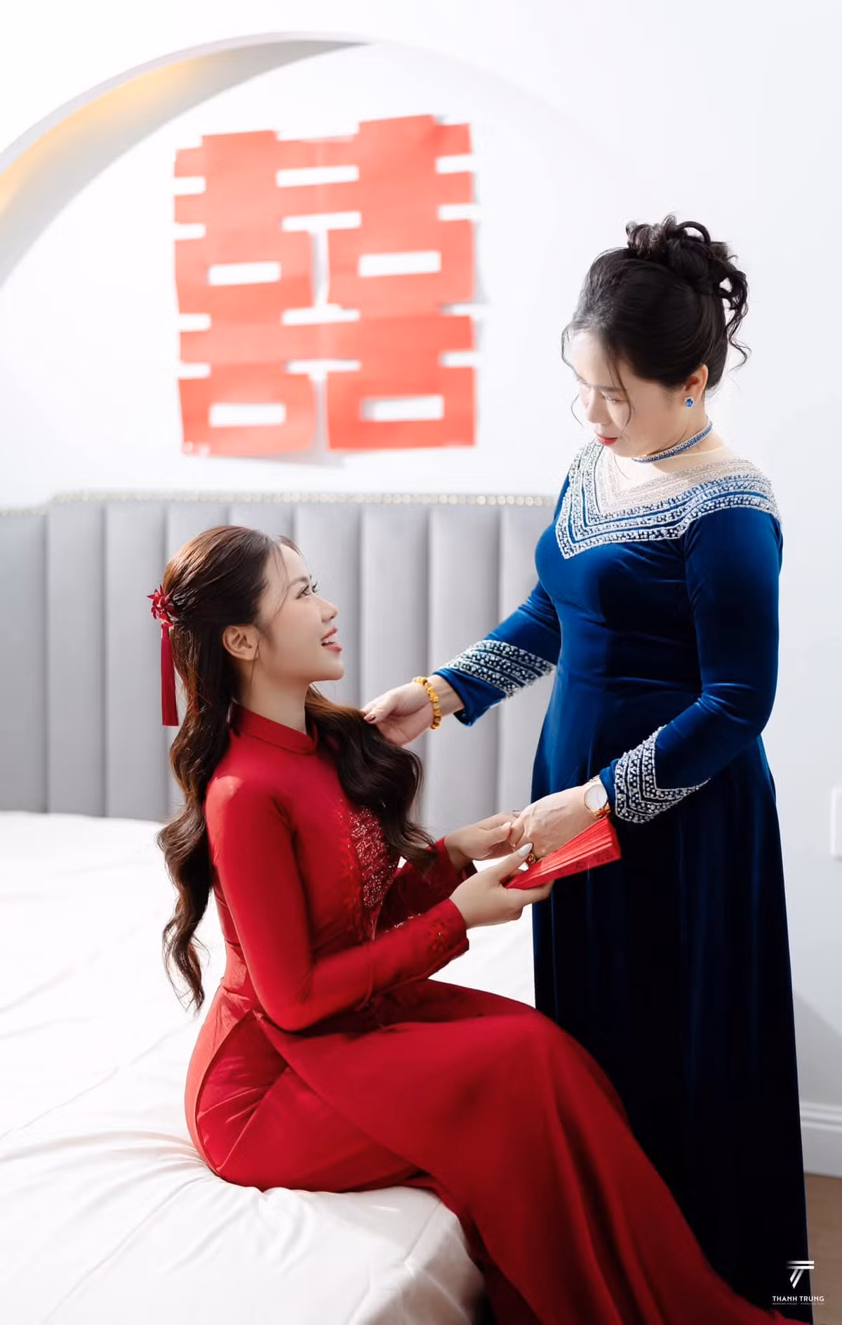 Hiện tại, Hoàng Yến đang làm việc trong lĩnh vực ngân hàng. Cặp đôi đã có 3 năm yêu đương kín tiếng trước khi chính thức quyết định gắn bó cùng nhau ở chặng đường sắp tới.