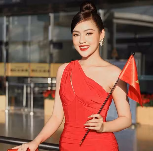 Mới đây, một clip của Trần Thanh Tâm đã trở thành chủ đề bàn luận của netizen bởi phát âm tiếng Anh của chính chủ.