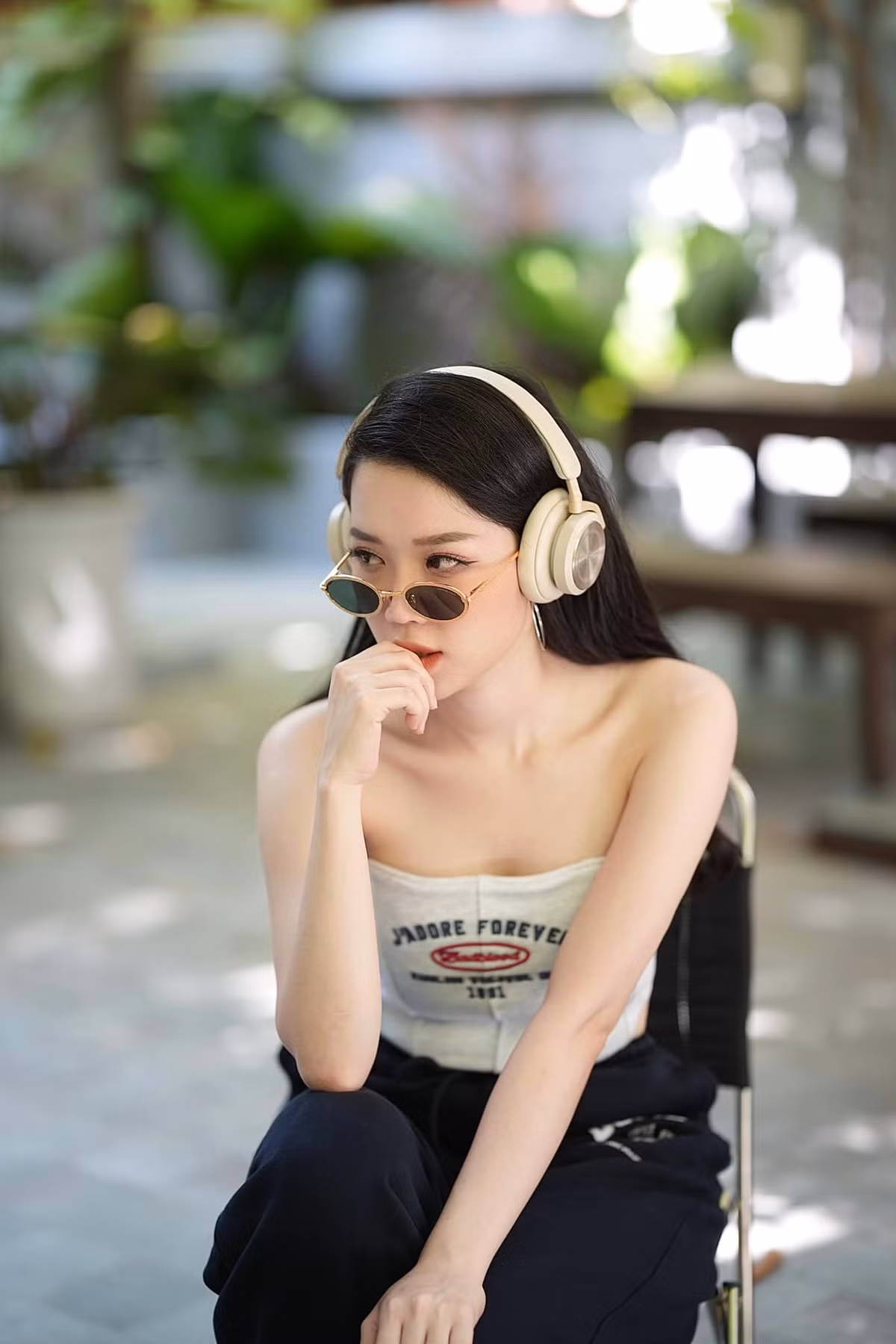 Hải Yến là gương mặt quen thuộc dẫn sóng các bản tin của "Chuyển động 24h", "Lướt trên VTVGo",... Nữ MC sinh năm 1993 ghi điểm nhờ ngoại hình xinh đẹp, lối dẫn dắt duyên dáng, chuyên nghiệp.