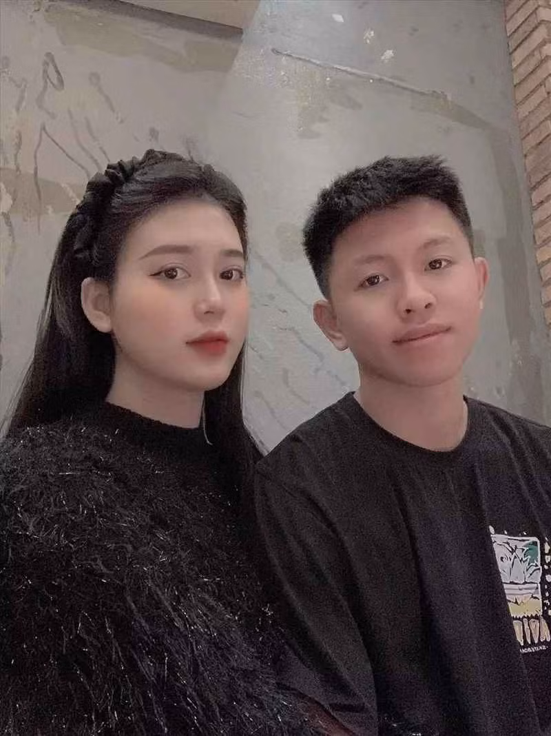 Nhiều tuyển thủ U23 Việt Nam cho biết mình chưa nghĩ tới chuyện có người yêu vì muốn tập trung cho sự nghiệp, nhưng Vũ Tiến Long lại có quan điểm khác.