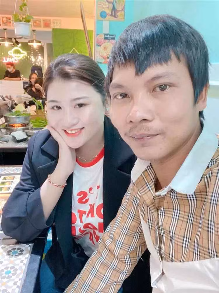 Đến đây, dân mạng đặt nghi vấn phải chăng cô và ông xã đang gặp khúc mắc trong hôn nhân.