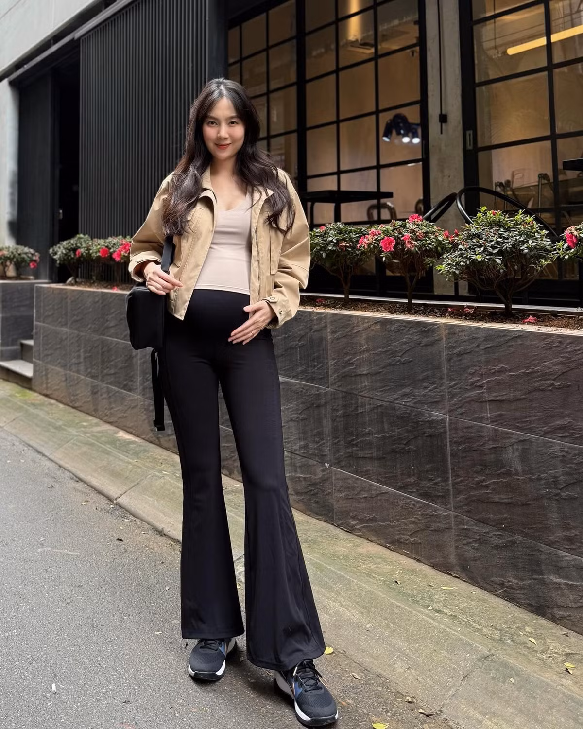 Cộng với việc thường xuyên thăm khám trong thai kỳ, tuân thủ các lời khuyên bổ sung dinh dưỡng từ bác sĩ mà Mai Ngọc có được thể trạng khỏe mạnh, linh hoạt trong suốt thai kỳ.