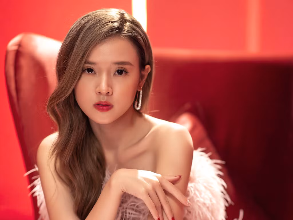 Chỉ qua 1 bình luận của dân mạng, Midu còn chứng minh mình sở hữu vẻ đẹp tự nhiên mà không cần can thiệp "dao kéo".