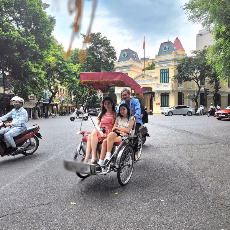 Thế nhưng dù có cuộc sống trong mơ, Đào Lan Phương luôn dạy các con sống chan hòa, gần gũi, yêu thương nhau, biết quan tâm và gắn bó với gia đình như truyền thống của người Việt.